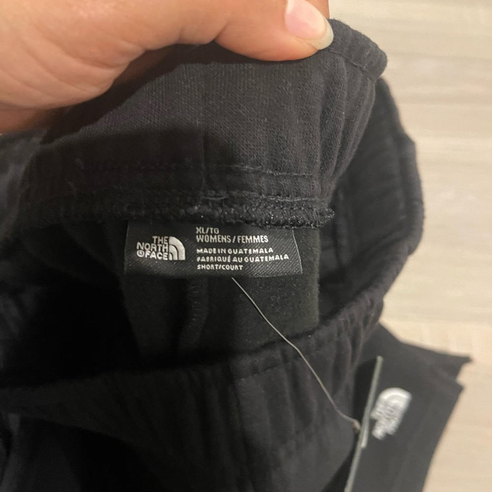NWT The North Face Women's Athletic Black Shorts fleece size xl - Picture 5 of 6